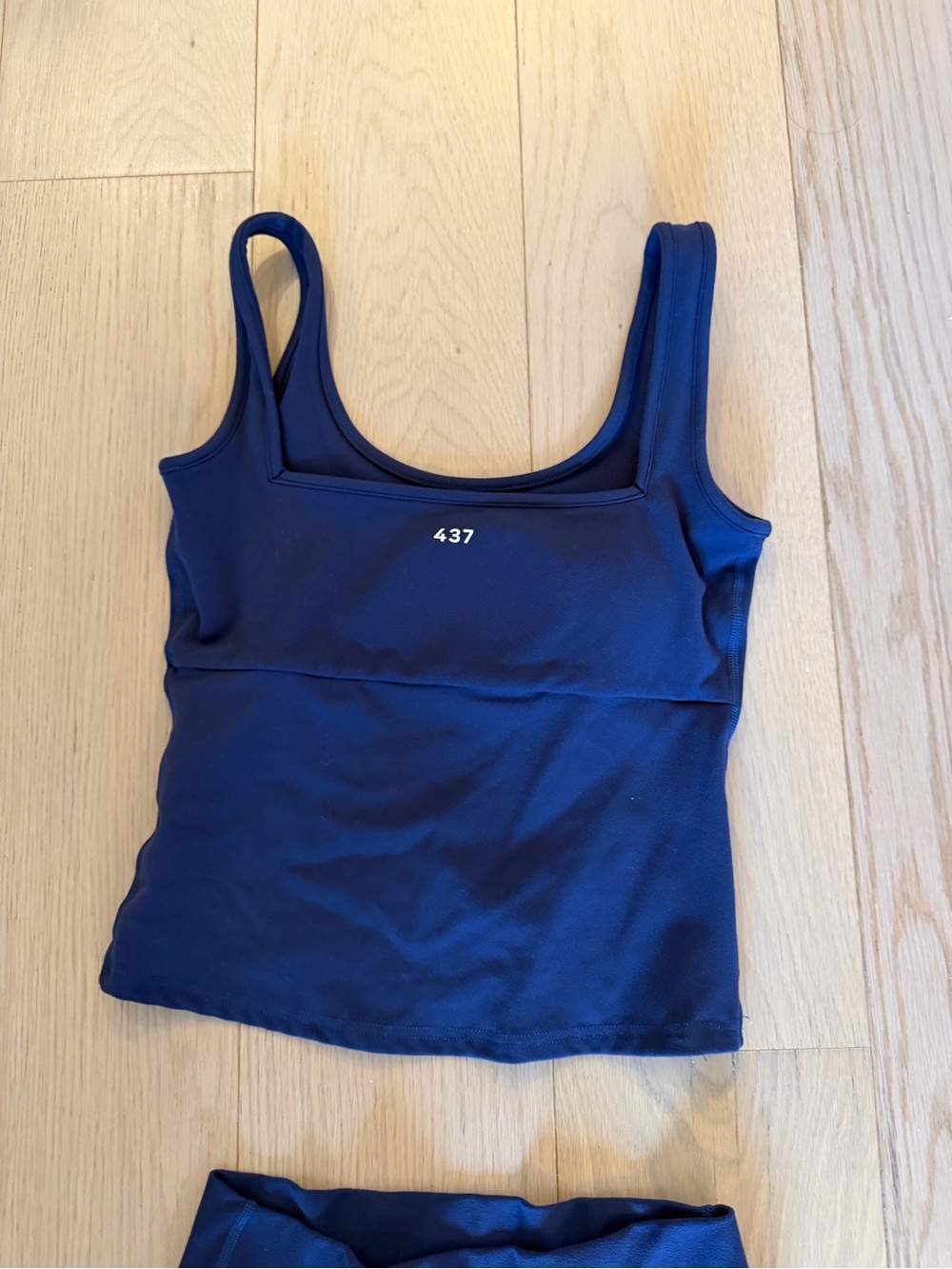 437 Set: The Essentials Legging and The Square Tank in Navy Size Medium - Picture 10 of 10